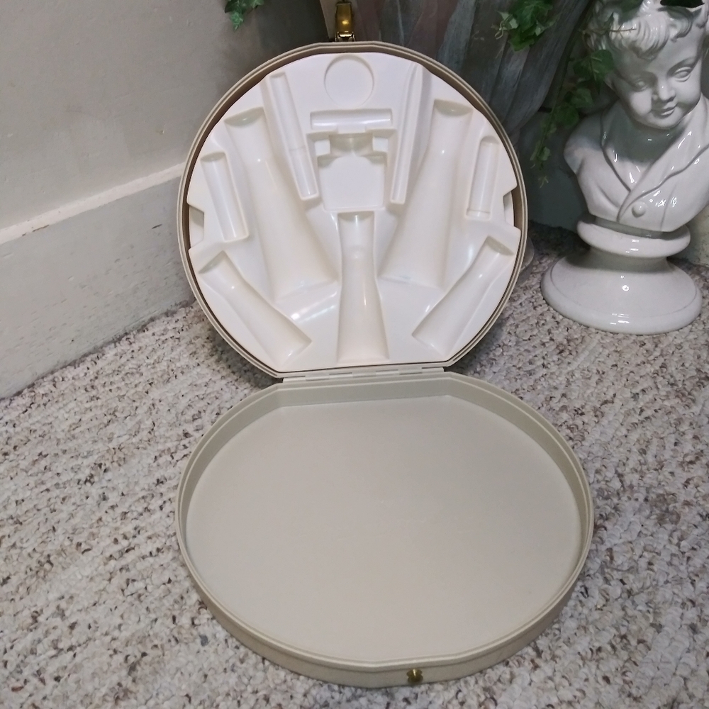 Vintage 1960's Fashion Two Twenty Cream Plastic Makeup Travel Case With Insert - Picture 2 of 10